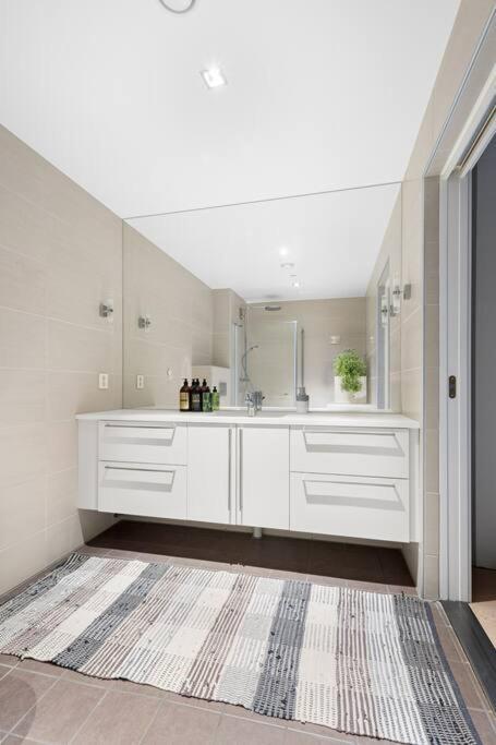 Modern 3Bed Room Sea View Apartment @ Oslo Barcode Екстериор снимка